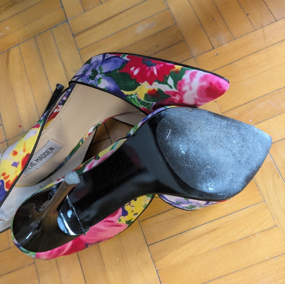 Floral fabric pumps - Picture 2 of 3